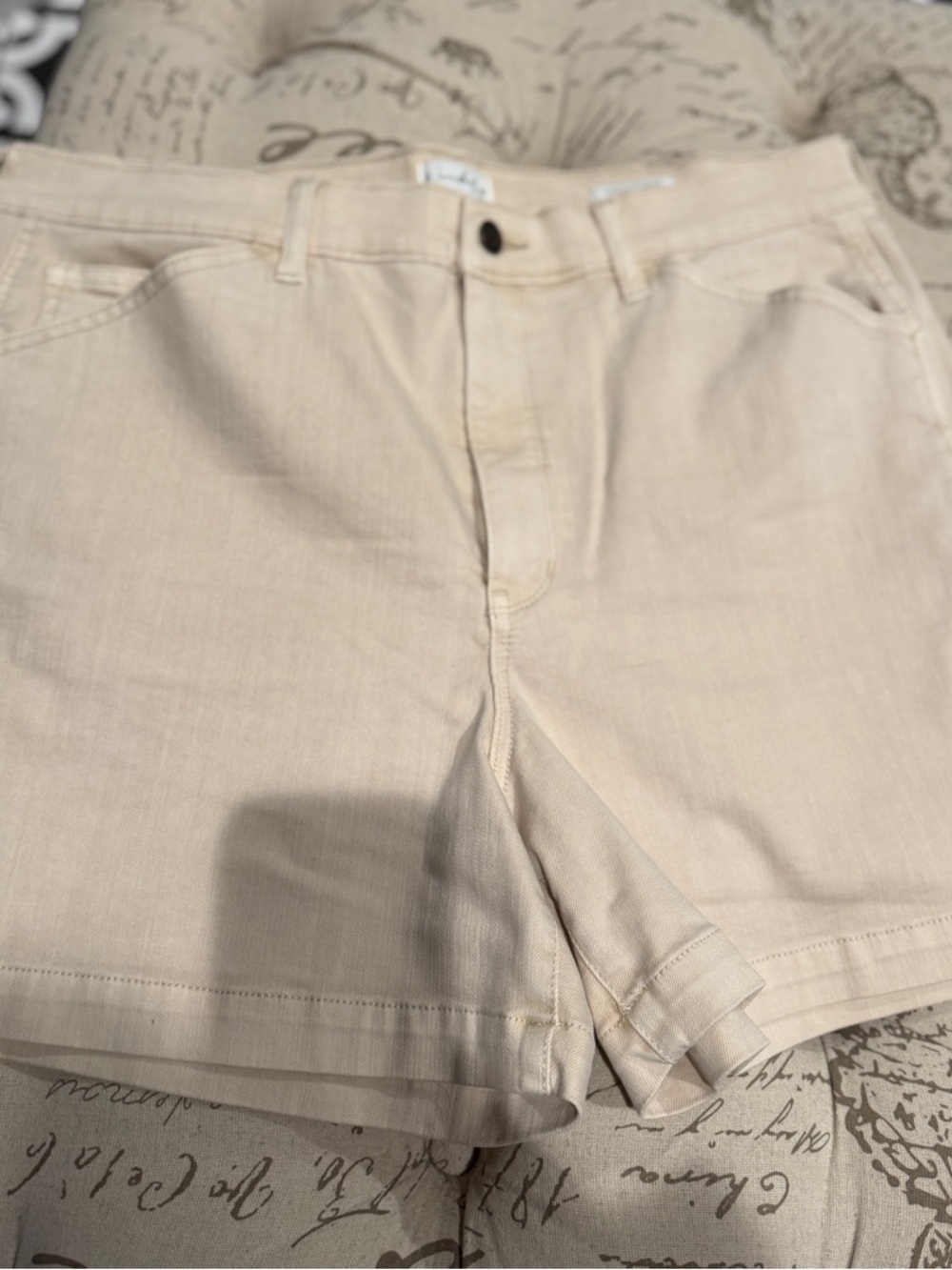 Wonderly Women's Cream High-Rise Cargo Shorts